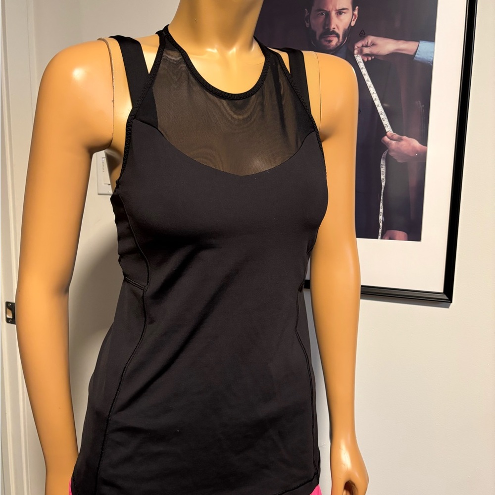 Lululemon Black Mesh Panel Top- sz8 .. excellent condition